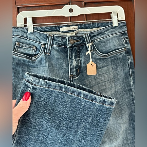 Refuge Classic Medium Wash Cropped, Distressed Denim Jeans Juniors Size 9 - Picture 8 of 15
